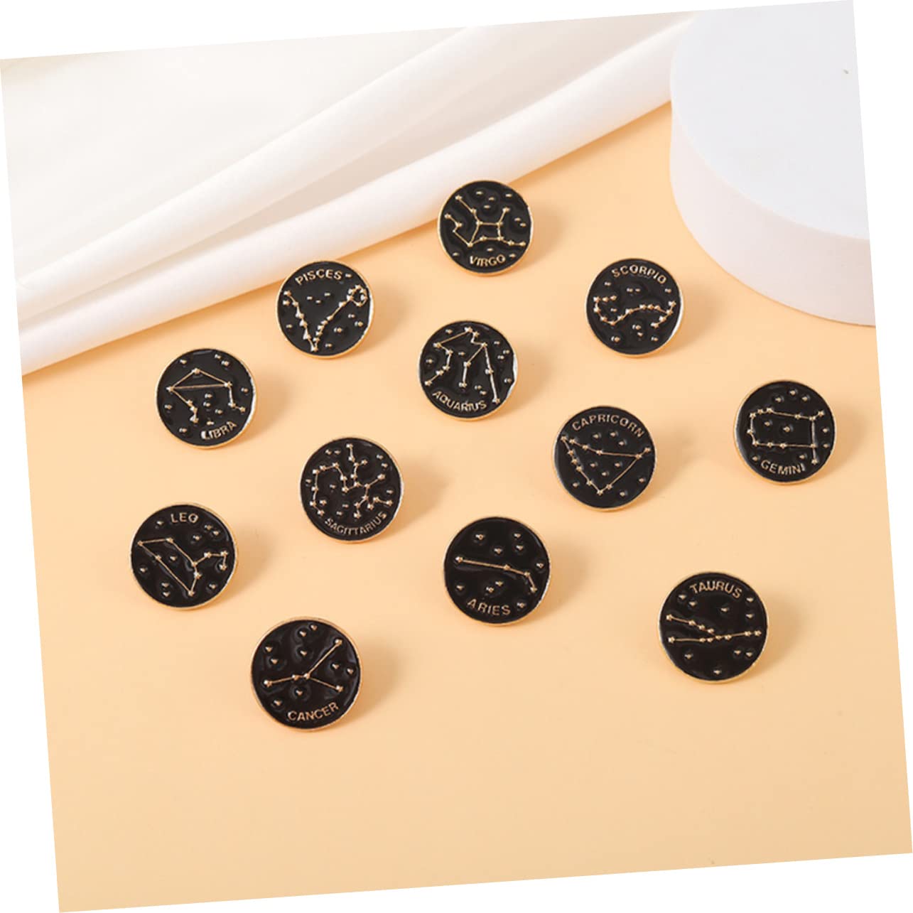 60stücke Teiliges Set Von Zodiac Emaille Broschen Dekorative Anstecker Für Kleidung Taschen Und Hüte Stilvolle Accessoires Für Fans Der Astrologie