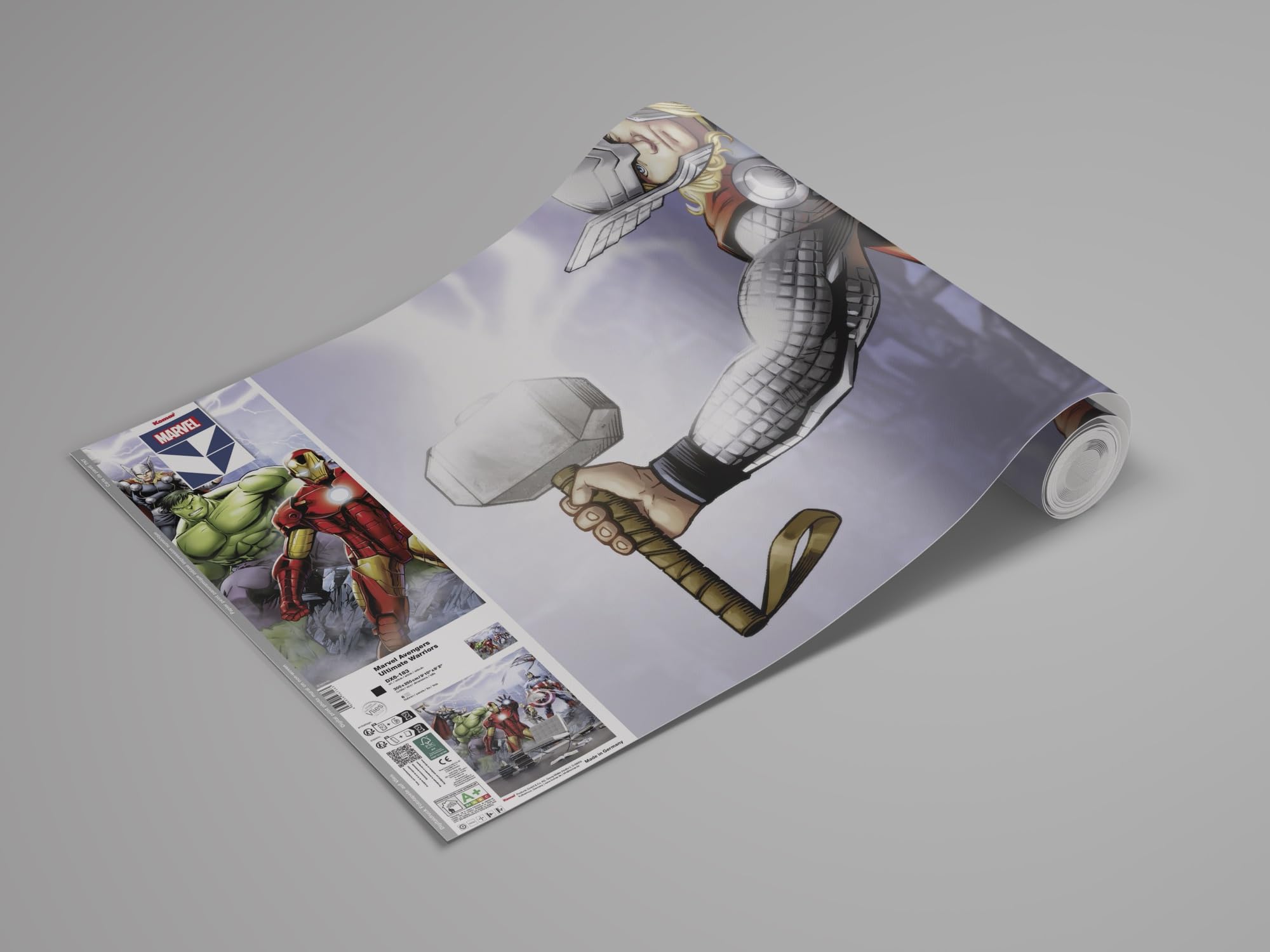 Komar Vlies Fototapete - Marvel Avengers Ultimate Warriors - Größe 300 x 250 cm - Tapete, Kinderzimmer, Kindertapete