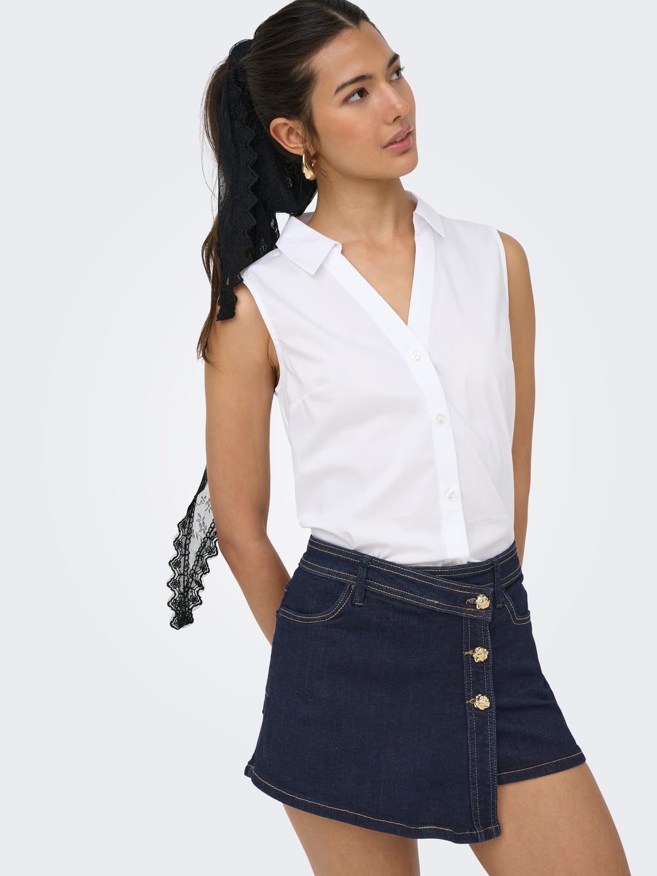 ONLY Damen Mini Hosenrock Jeansrock Denim Rock Shorts mit Knopfleiste ONLLillie Gold Button Skort