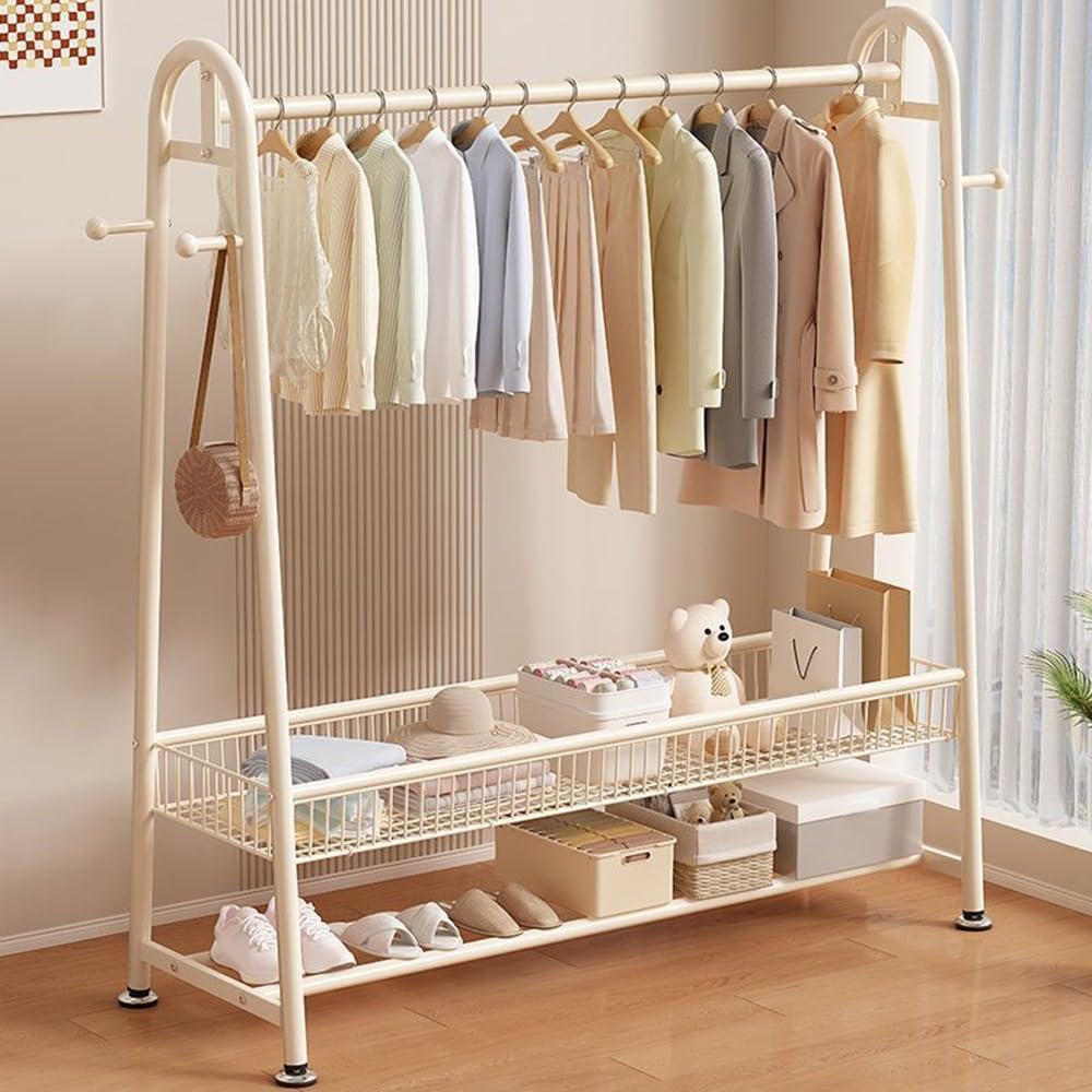 Solution gain de place porte-manteau métallique mobile à paniers intégrés