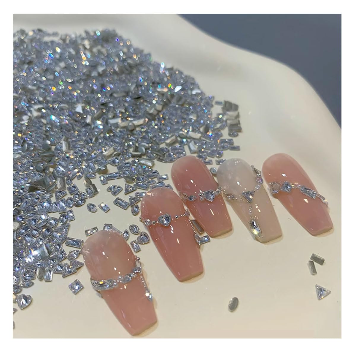ネイル ラインストーン 100個セット ネイル用 輝くそして透明な ネイルパーツ ストーン 立体 小さい クリア キラキラ ネイルアート パーツ ジュエリー デコパーツ DIY 手芸 ハンドメイド