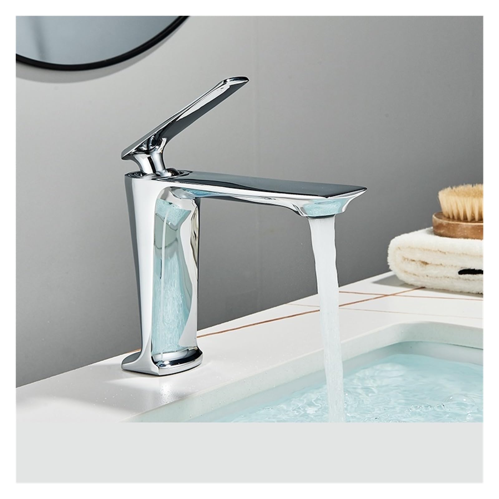 Mitigeur de lavabo chromé eau chaude et froide pour salle de bains moderne