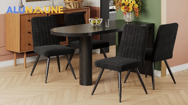 Juego De 4 Sillas De Comedor Tilde De Terciopelo Color Crema. | Leroy