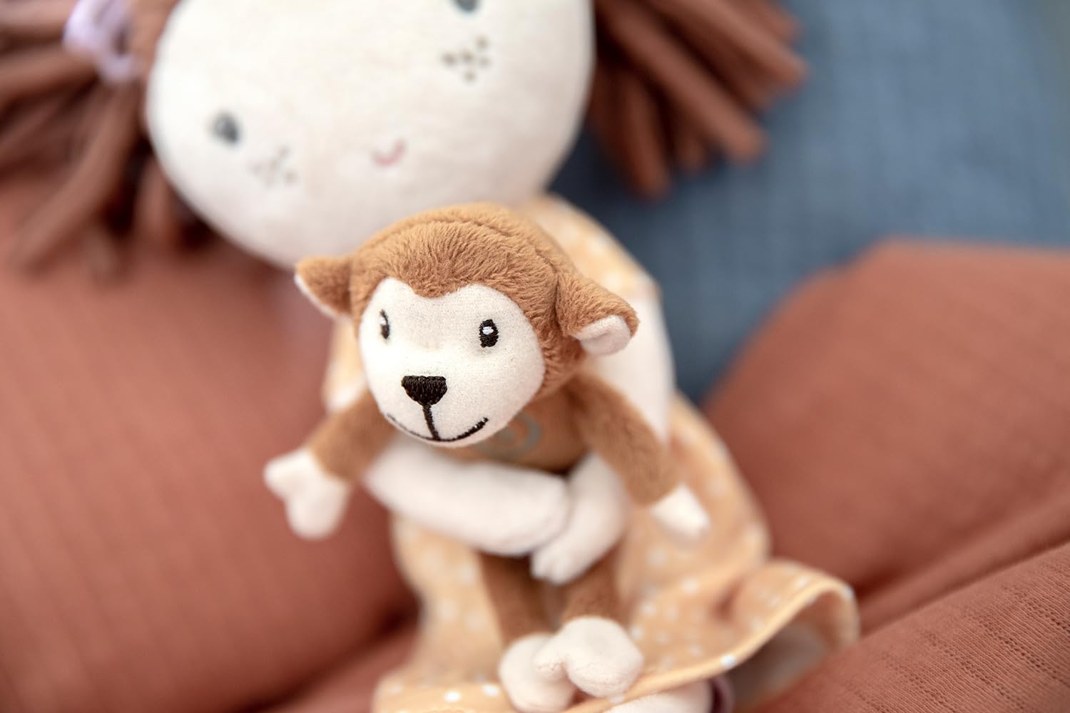 Little Dutch Stoffpuppe Kuschelpuppe Puppe Sophia mit AFFE (35 cm)