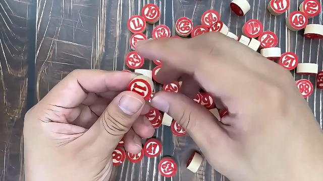 NiceNaiils Lot de 90 Jetons Loto Bingo en Bois, Jeu u Loto Numero Bingo, Accessoires Pour Loto Bingo,Parfait pour la Salle de Classe et la Maison