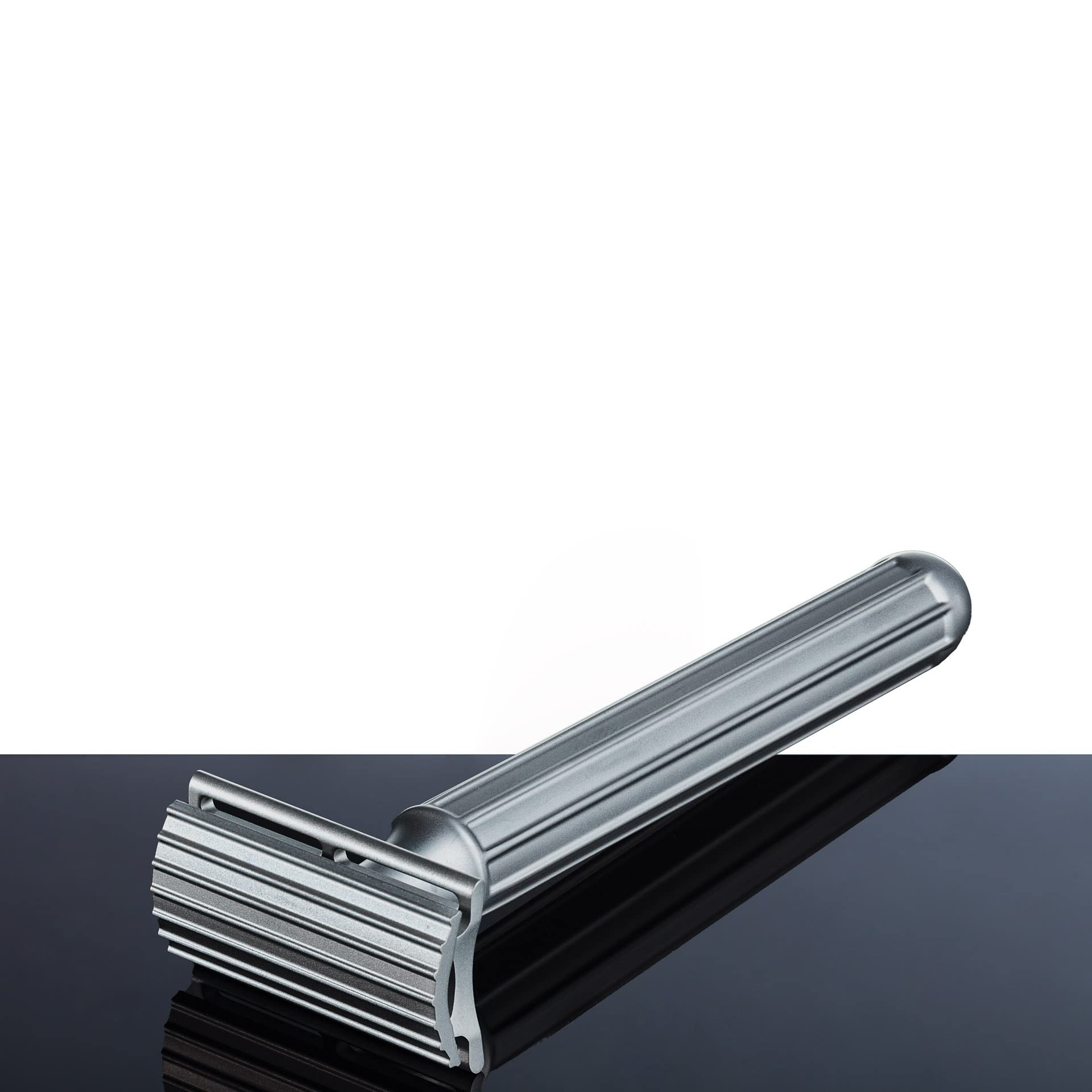 Titanium Rasierhobel – Präzisionsrasierer aus massivem Titan – Gewinner German Design Award 2022 – CNC‑gefräst & handpoliert –Made for Design Lovers