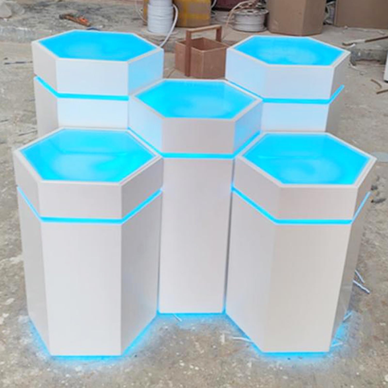 Messe Theke Empfangstheke Sechseckiger Holzständer für Die Präsentation, Lichtstreifen-Design-Werbeständer, 20" 28" 31" 39" Bodensockel für Die Präsentation von Skulpturen, Eventdekor(W 50 x H 60cm (1