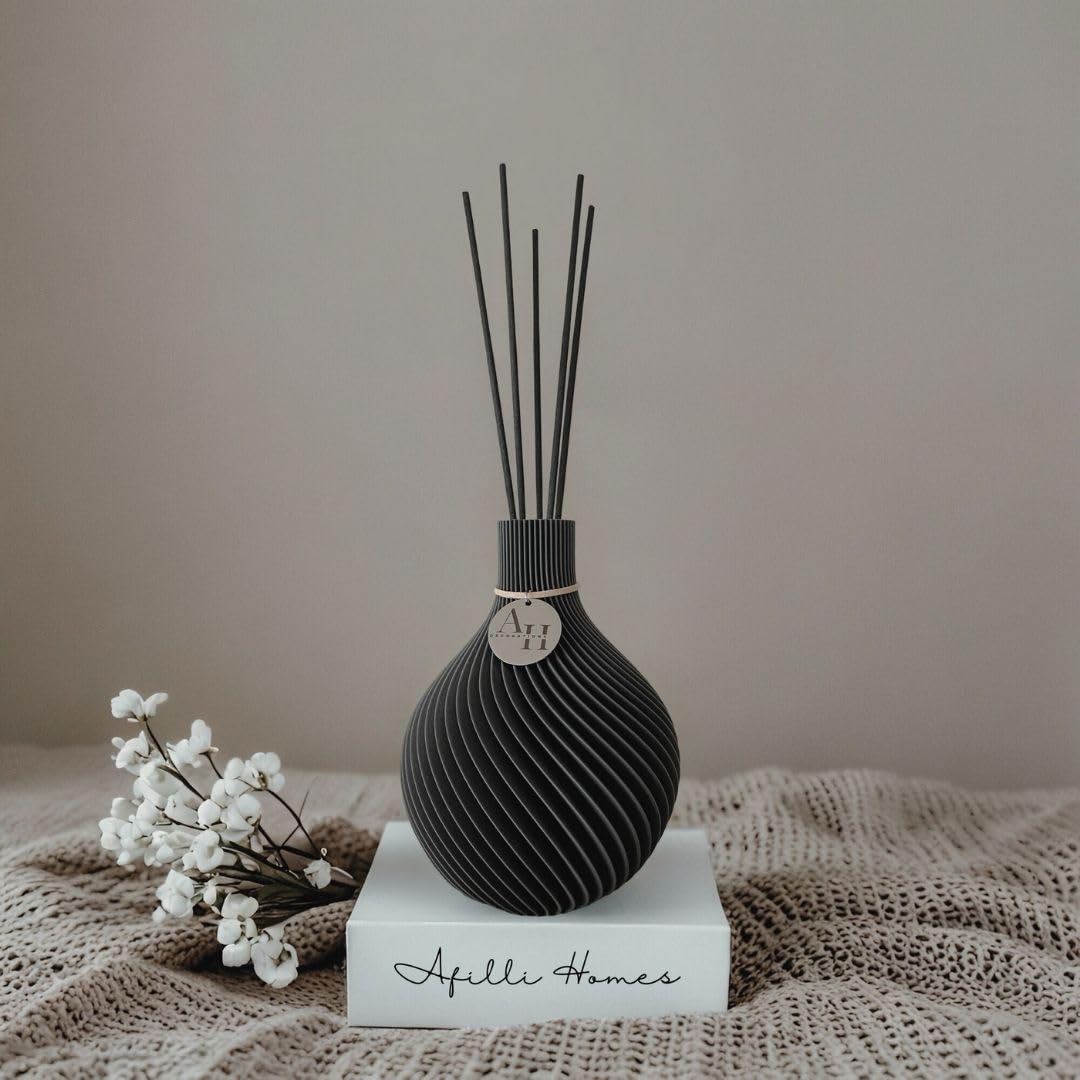 Raumduft Reed Diffuser „Vela“ – exklusiv mit Duftstäbchen & Duft, edler Duftspender & Design Duftvase, nachhaltiger 3D-Druck aus Österreich, luxuriöse Wohnzimmer & Bad Deko (olivgrün)