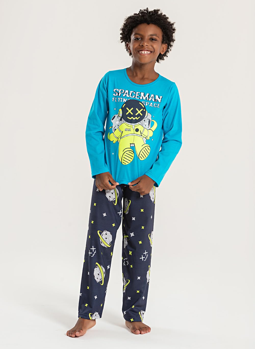 Pijama Longo Infantil Menino Blusa e Calça Astronauta Brilha No Escuro em promoção! Veja a oferta e mais achadinhos de Pijamas & Fantasias Infantis 3 Hoje é o melhor dia para comprar Pijama Longo Infantil Menino Blusa e Calça Astronauta Brilha No Escuro com aquele preço maroto! Promoção! Aproveite a oferta! 3