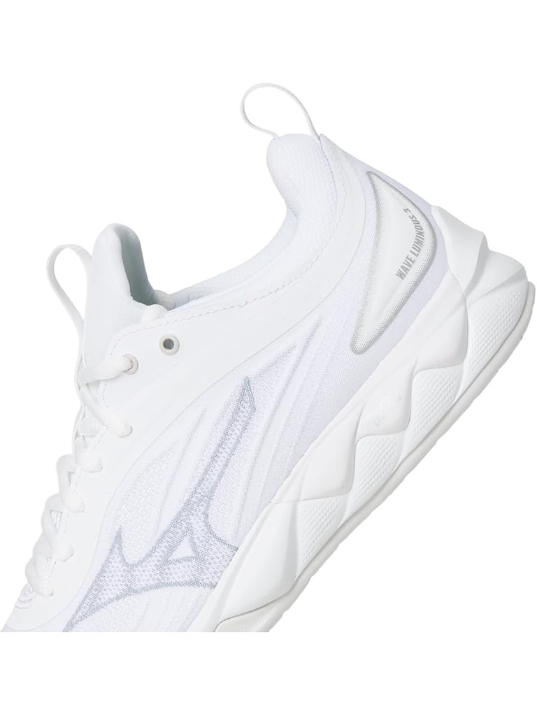 White Mizuno Wave Luminous 3
