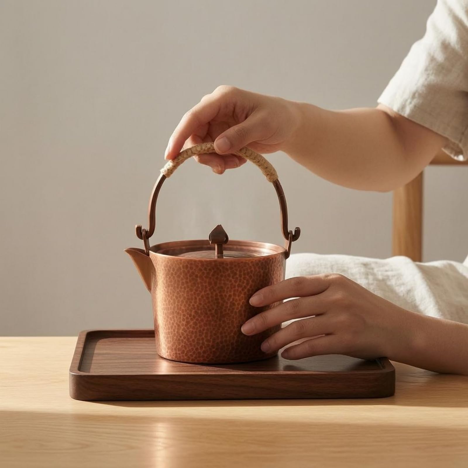 Bollitore in Rame Bollitore Teiera Caraffa Pentola Artigianale Rame Puro Beccuccio Preciso Manico Rivestito in Corda Confort per Preparazioni Calde E, Rame Originale, 1 Litro