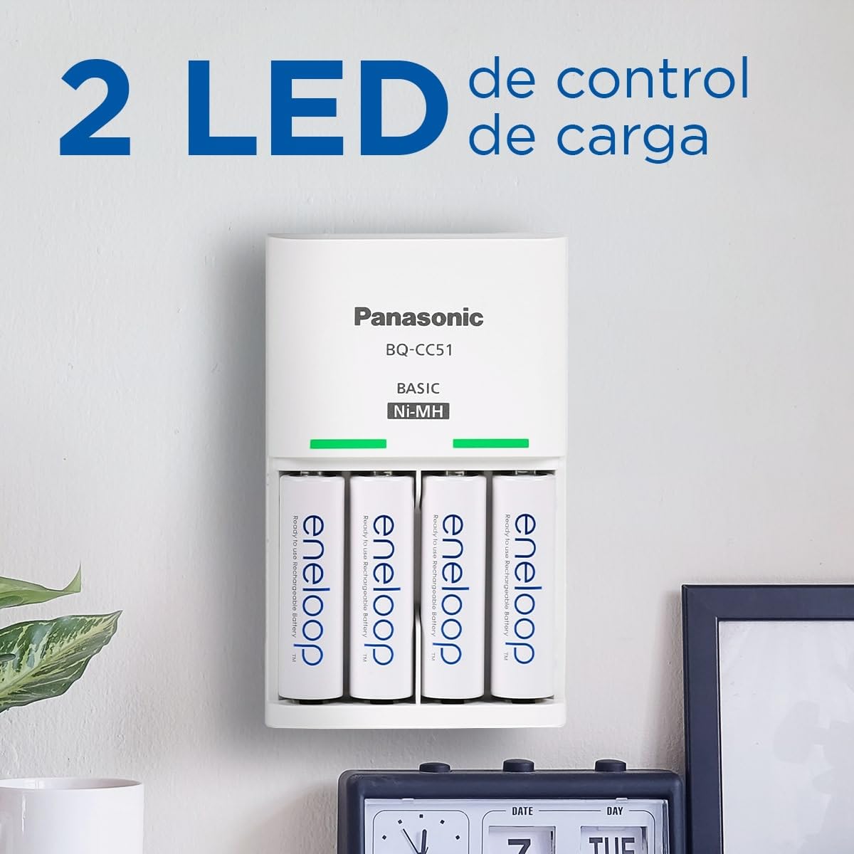 eneloop Basic. Cargador para 2 o 4 pilas AA/AAA Ni-MH con 4 pilas eneloop AAA/Micro de capacidad mejorada y 6 nuevas funciones de seguridad.