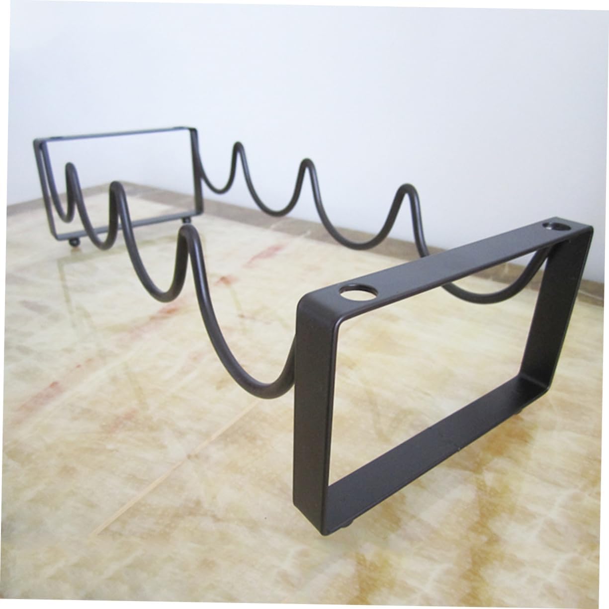 Creative Vintage Wire Wine Rack for Bottles Display Stand Smooth Surface Stable Bottom Design for Kitchen and Bar Decor