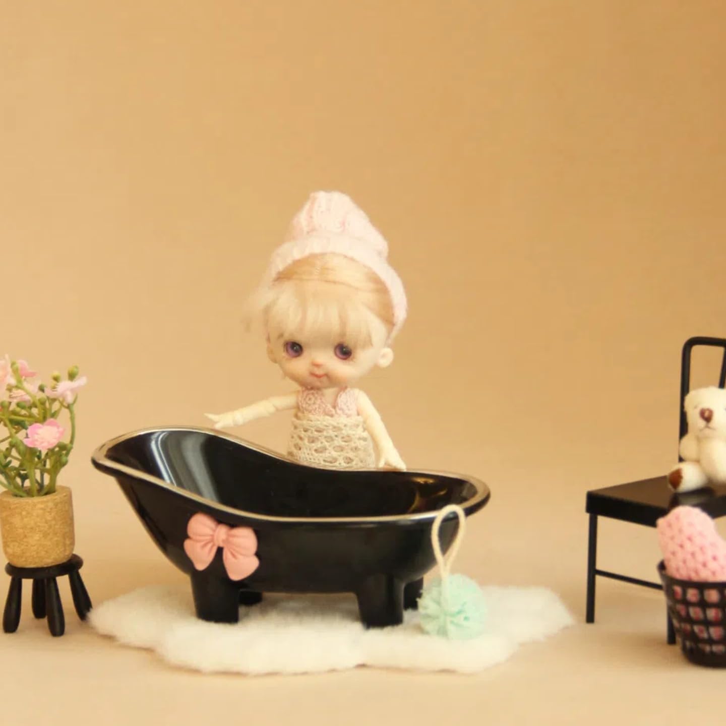 Mini vasca da bagno in miniatura per casa delle bambole, 1:12, in plastica bianca, mini vasca da bagno con palla da bagno blu, accessorio per mobili in miniatura per casa delle bambole e