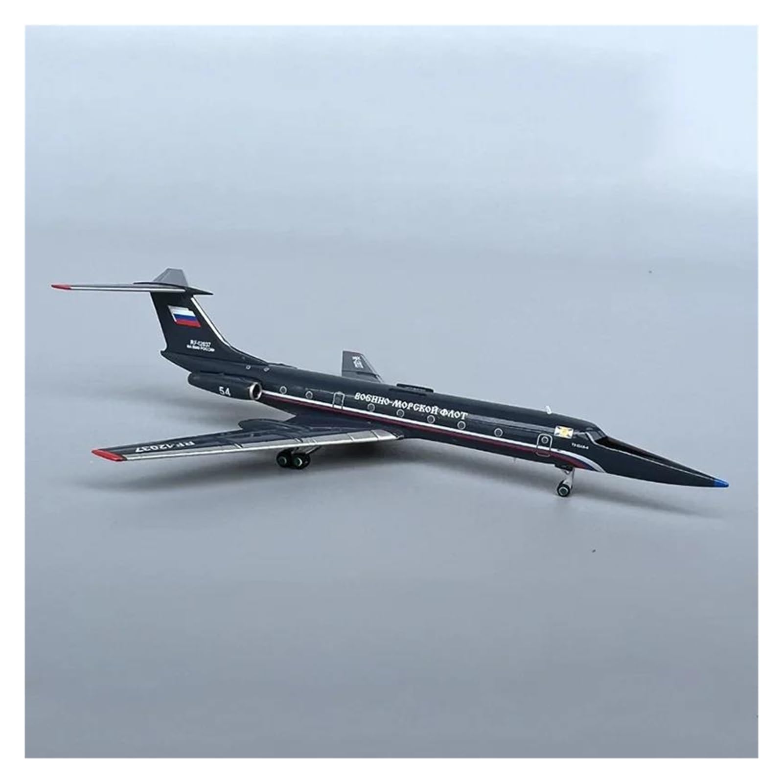 Odlew metalowy samolot odlewany metal w skali 1/400 dla rosyjskich sił powietrznych TU-134 samolot Model samolotu do kolekcji do kolekcji i wyświetlania