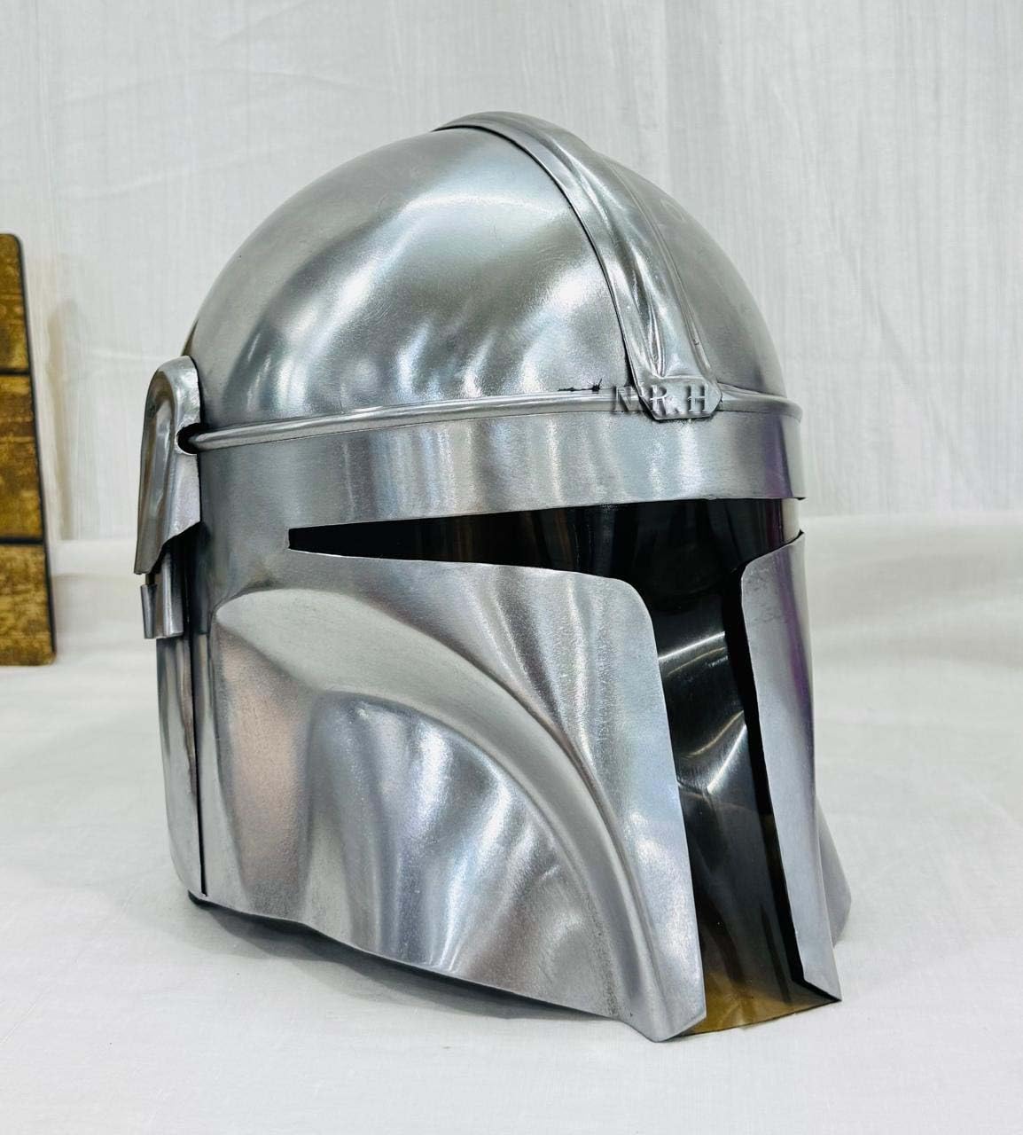 Premium Beskar Steel Mandal Helmet – Handcrafted Cosplay Prop, Collector Display Helmet, Star Warrior Armor Replica