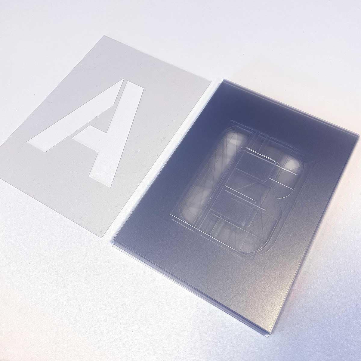 QBIX Großes Buchstabenschablonen-Set, komplettes Alphabet-Buchstaben-Vorlagen-Set in drei großen Größen (19 cm Buchstabenhöhe - A4)