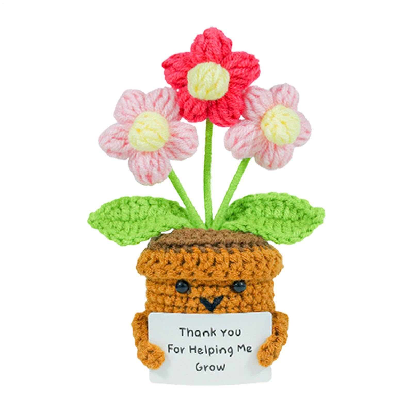 Flores de ganchillo hechas a mano en maceta para decoración de escritorio