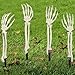 Produktbild AOFOX Halloween realistische Skelett Pfahle Zombie Geist Arm Pfahl Abgetrennte Kunststoff Skelett Hände Yard Zeichen für Halloween Requisiten (2-Paare)