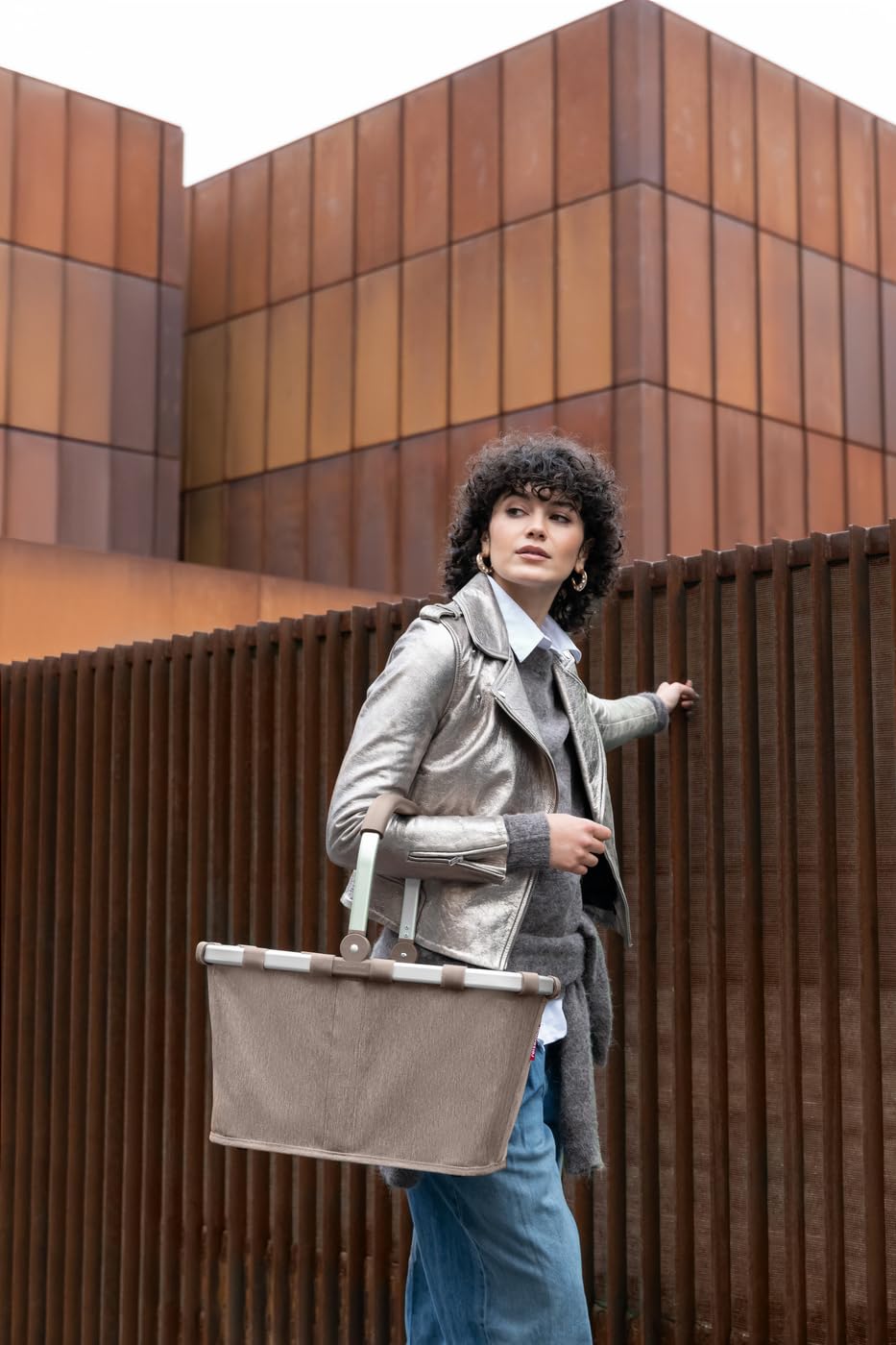 reisenthel Carrybag – Robusto cestino per la spesa con ampio spazio e pratica tasca interna – Design elegante e impermeabile, A spina di pesce moka, casual ed elegante
