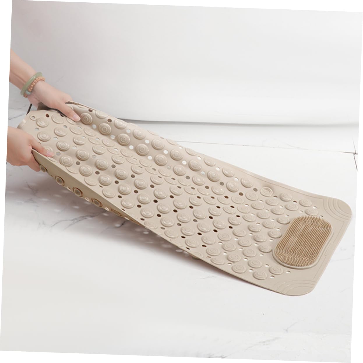 Happyyami Alfombrilla para Fregar Pies de Ducha Antideslizante de PVC con Ventosas y Diseño de Masaje para Baño y Ducha Beige