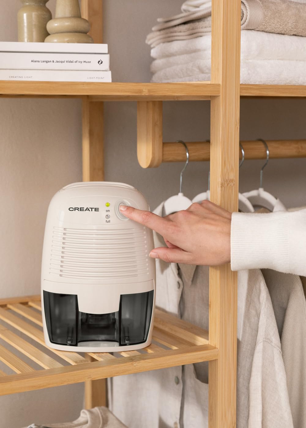CREATE/Deshumidificador mini 500ml blanco roto/Pequeño y manejable, indicador LED, sistema Peltier, ultrasilencioso y fácil de usar, sistema de apagado automático, 22W