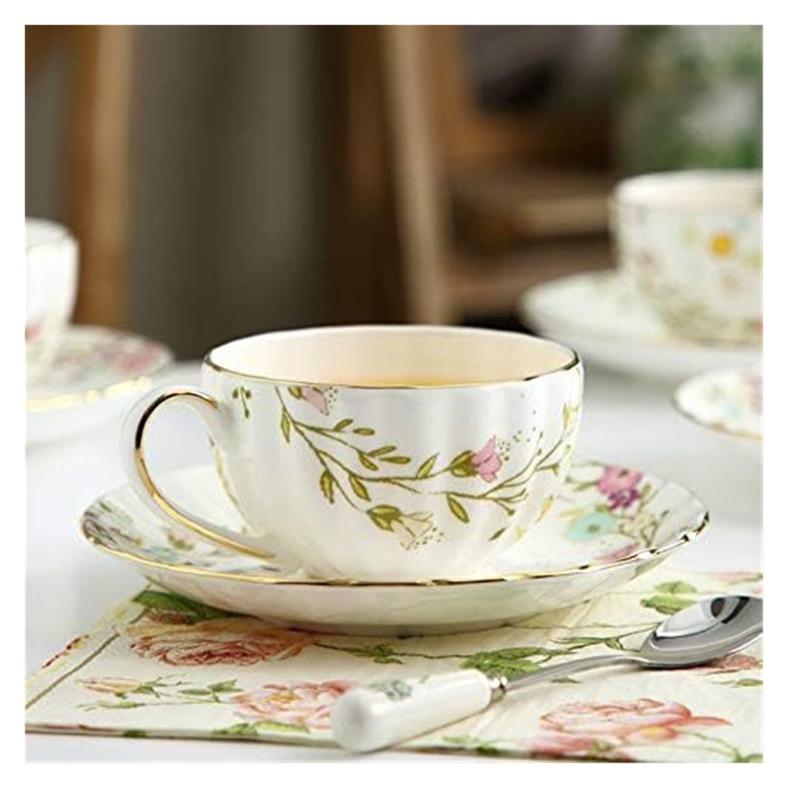 Tazza da caffè Tazza da tè Tazze Tazza di porcellana creativa e piattino Ceramica Set semplice Design moderno Tazze da caffè Tazas para Cafe Home Decor Tazza da caffè