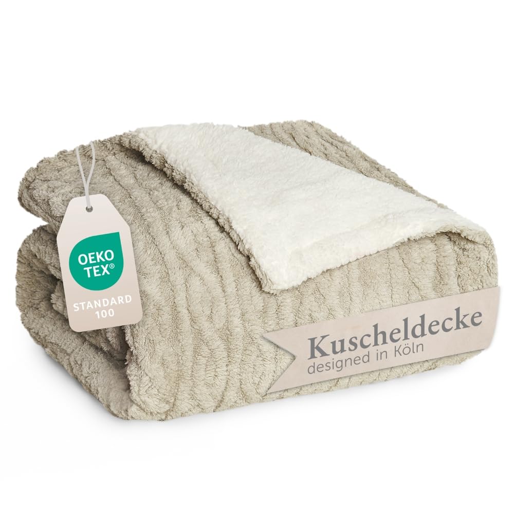 Blumtal Kuscheldecke 130x150 cm – Zopfstrick-Optik, OEKO-TEX zertifiziert, Sherpa-Innenseite