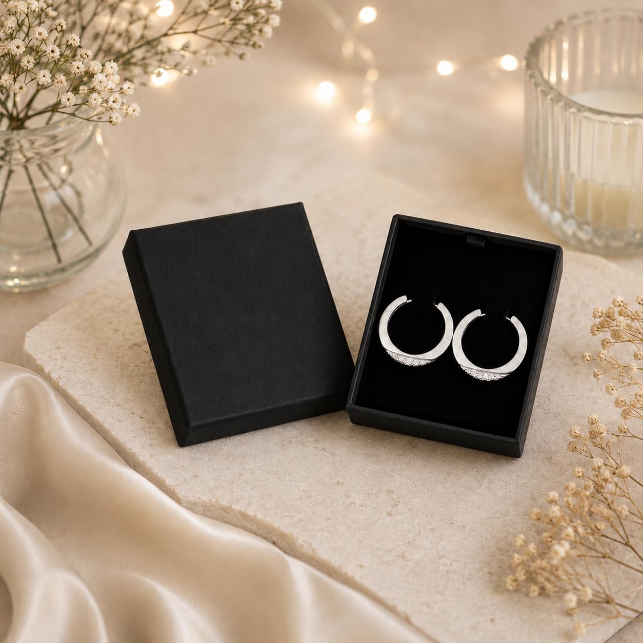 Emartbuy 48 Stück Schmuckkästchen Schwarz Karton Schmuck Anhänger Schachteln Ring Schachteln Geschenkbox für Jubiläum Hochzeit Geburtstag Größe - 9 cm x 7 cm x 2,5 cm