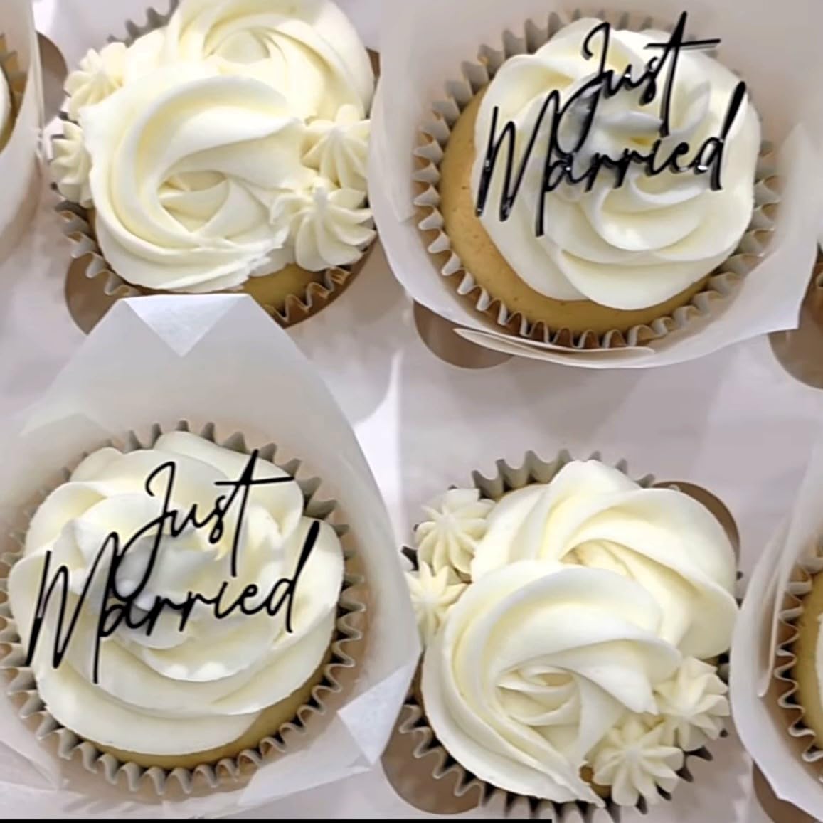 Pack of 10 Just Married Cupcake Toppers – Black Acrylic Wedding Cupcake Decorations – Elegant Script Cake Picks for Wedding & Engagement Celebrations