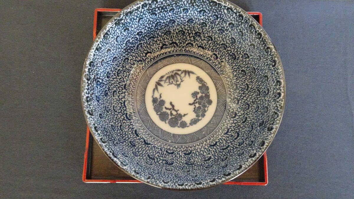 Amazon.co.jp: 有田焼 唐草紋 中丼 5客 ／ 昭峰 窯 （盆箸置き付き