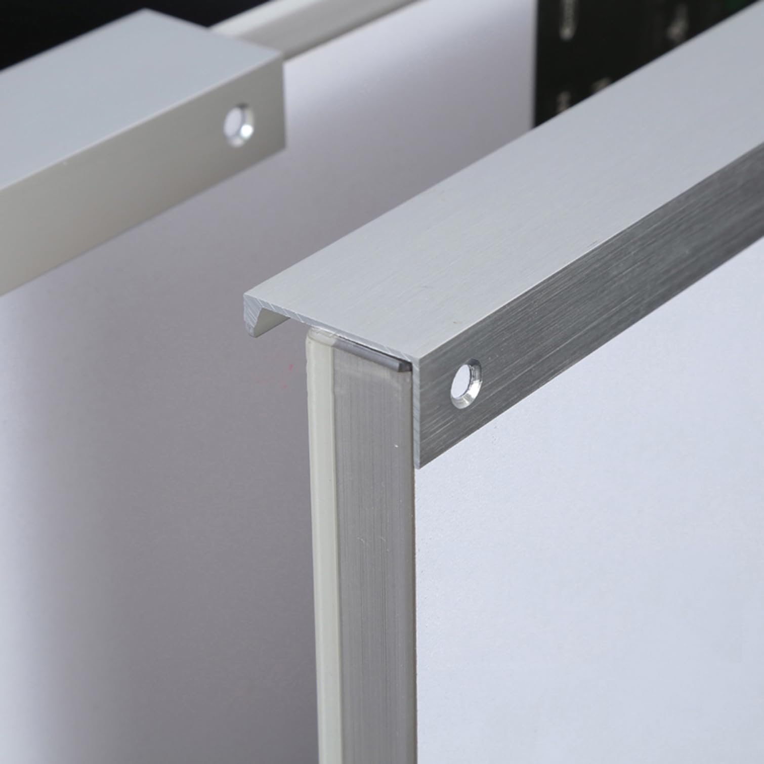 Amazon.co.jp: 食器棚ドア取手 隠しドアハンドル アルミ合金