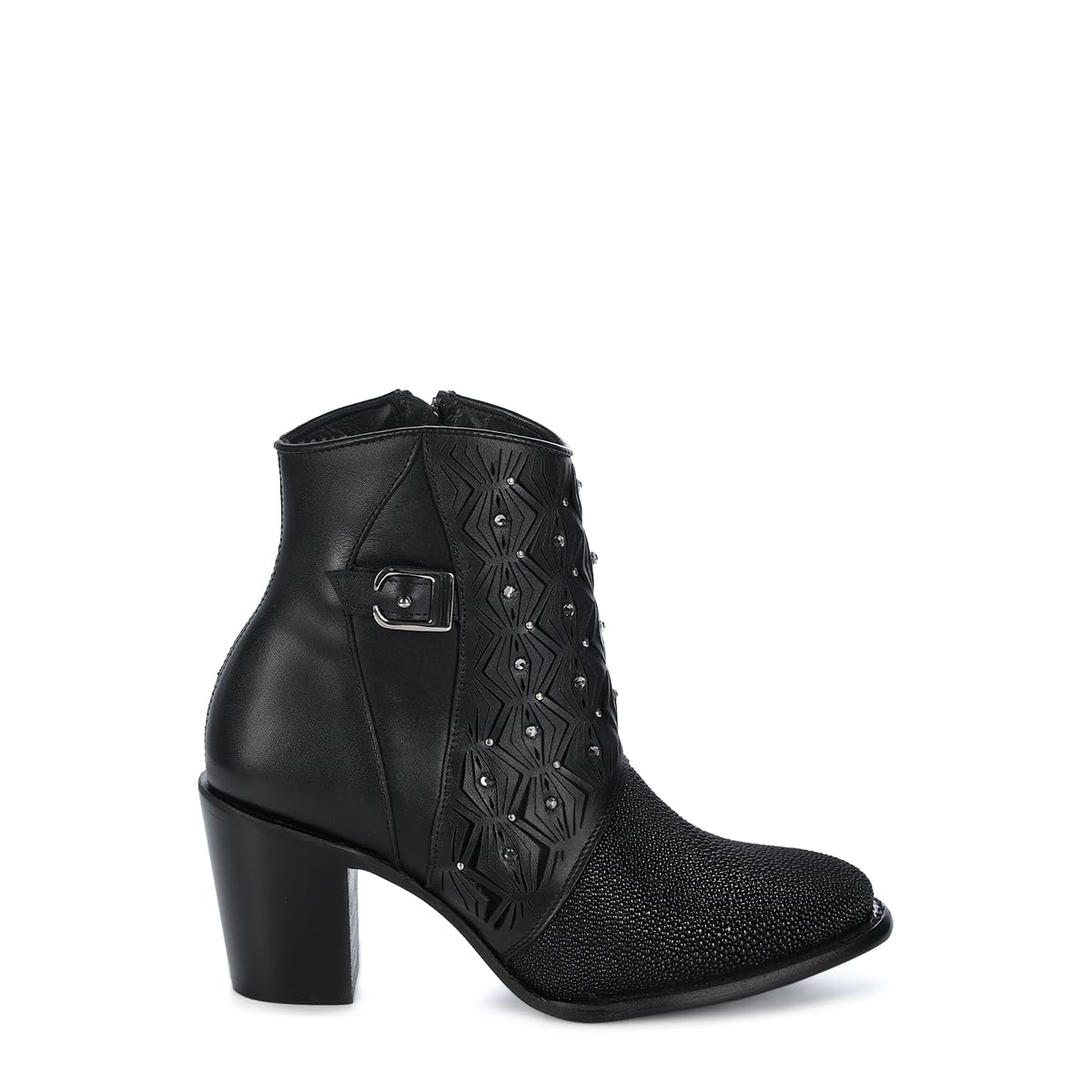 Cuadra Ankle Boots Elegance and Authenticity in Stingray and Bovine Leather Black 4V15MA