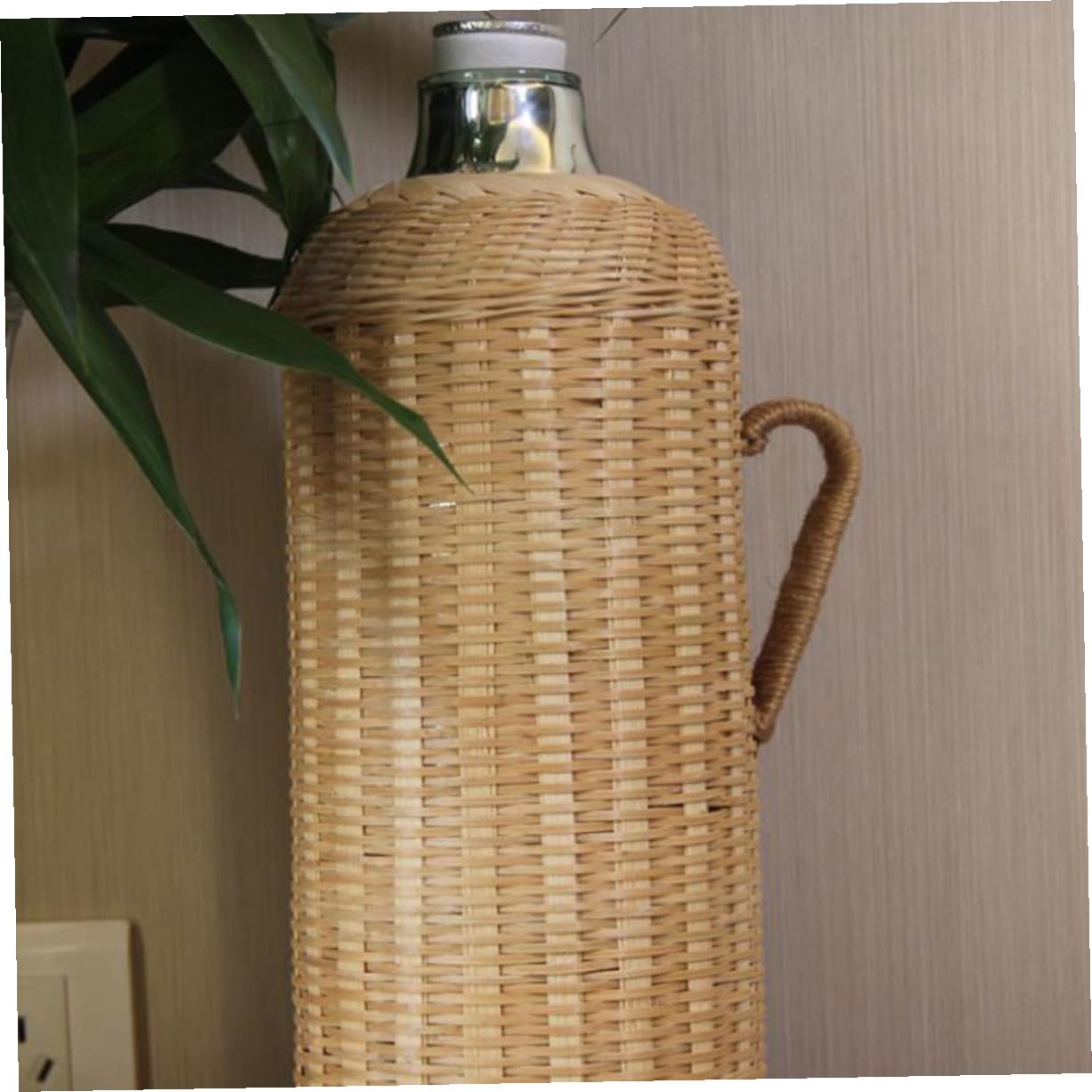 Bottiglia Termica 2l in Vetro e Bambù Rattan per Casa | Lavorazione Accurata, Stile Retrò, Adatta a Decorazione Domestica, per Appassionati di Tè