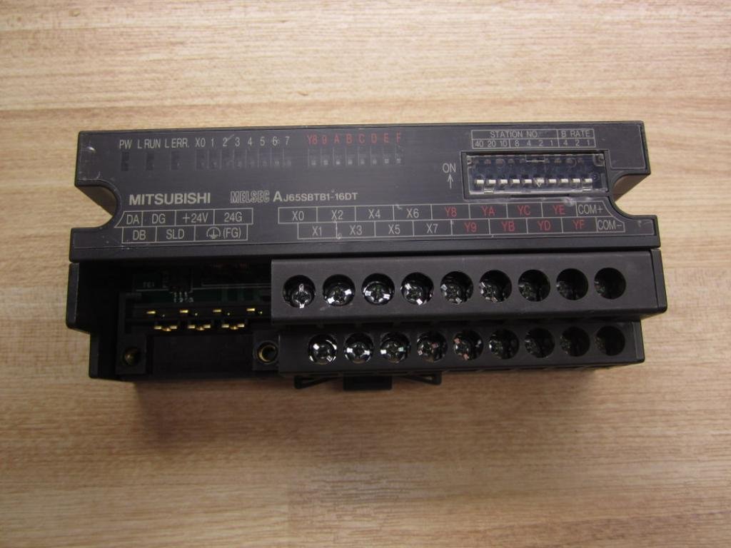 MITSUBISHI AJ65SBTB1-16DT DIN Rail Mount, Transistor Output Type, PROGRAMMABLE Controller, 8 INPUTS/OUTPUTS, 24 VDC, Screw Type Terminal, PLC CC-Link Compact Module