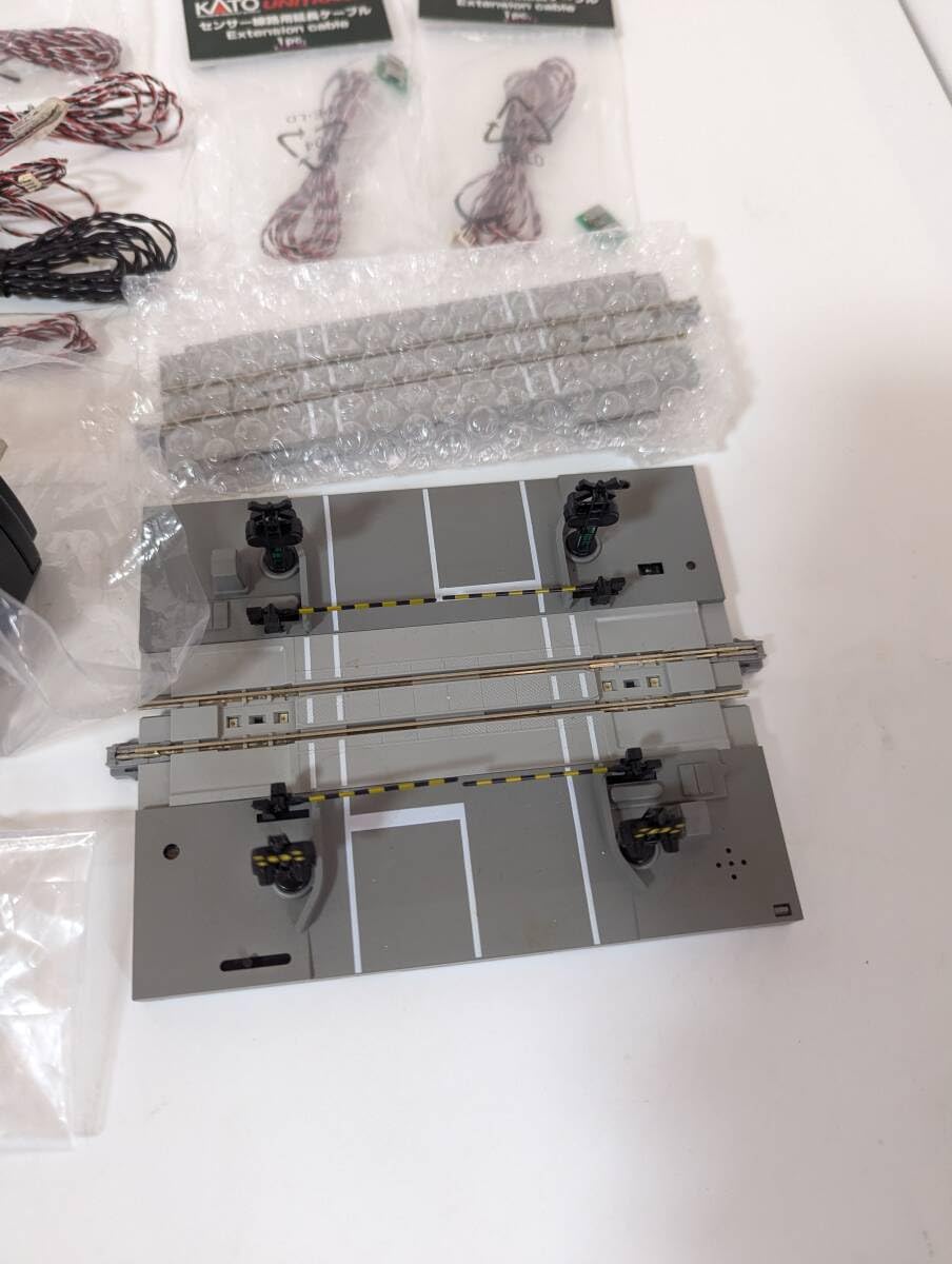 KATO自動踏切S基本セット·複線化セット Amazon | KATO カトー 20-652 自動踏切S 基本セット Nゲージ