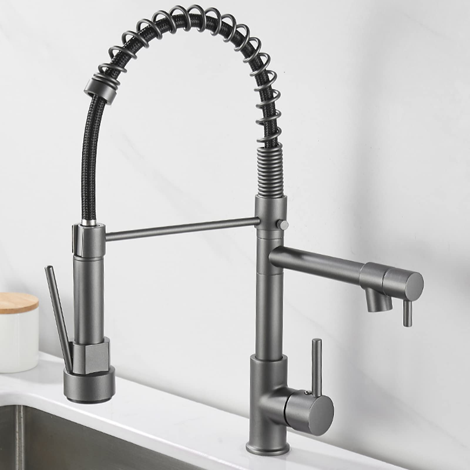 Robinet de cuisine noir et flexible pour moderniser votre espace de cuisson