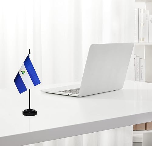 Miniatura 108 de Juego de banderas de escritorio de Cuba, paquete de 2 banderas cubanas de mesa para oficina, mini bandera de escritorio pequeña con poste negro