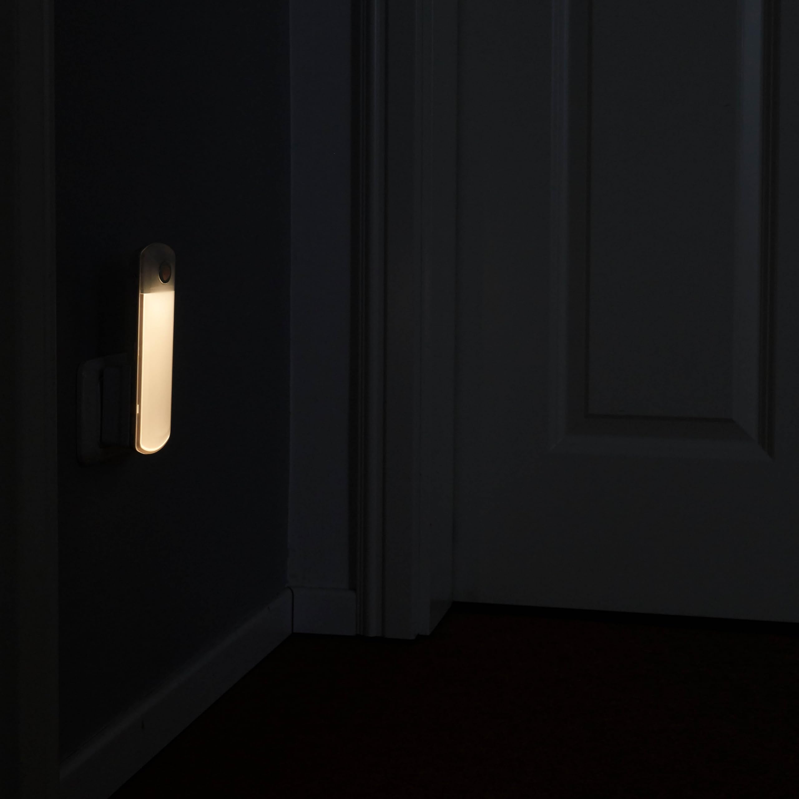 Northpoint Gniazda LED lampka nocna, latarka, biała, lampa ścienna, wielofunkcyjna, czujnik ruchu, ładowanie indukcyjne, akumulator, światło awaryjne, w przypadku awarii zasilania (smartfon, duży