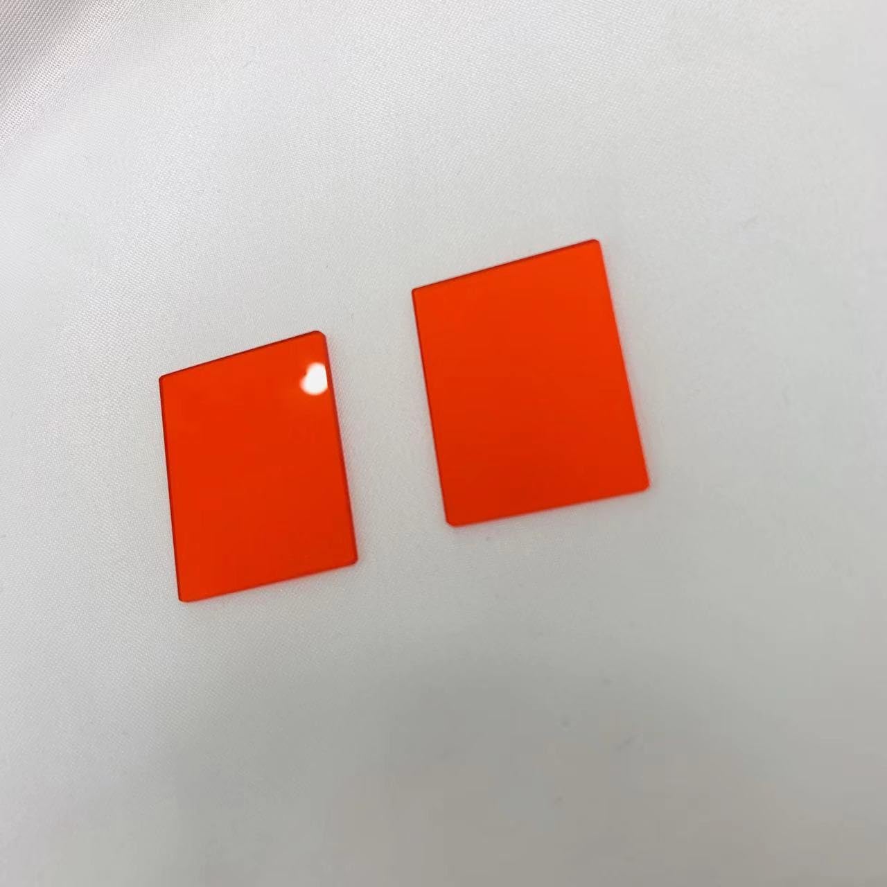 2 pièces Taille Totale 50x40x1.5mm 590nm Filtre Passe IR Verre CB590