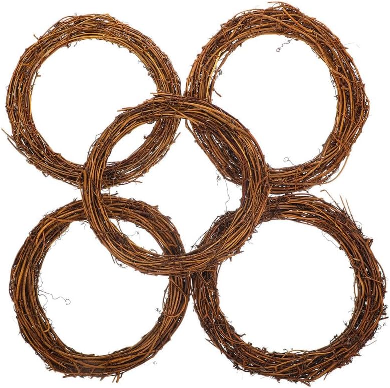 2025 DECOクレイクラフトのクリスマスアレンジです。  たくさんの新しい技法が盛り込まれたスワッグは、それぞれのパーツを楽しく作ることが出来ました。  チョコレートコスモスや、アーバンナッツ、ガンベルズブランチの実はとても可愛く仕上がります。 3種のプリザーブド ... Operitacx 天然グレープバインリース 5個 9.8インチ ラタンリース つる枝リース DIYクラフト クリスマスデコレーショ