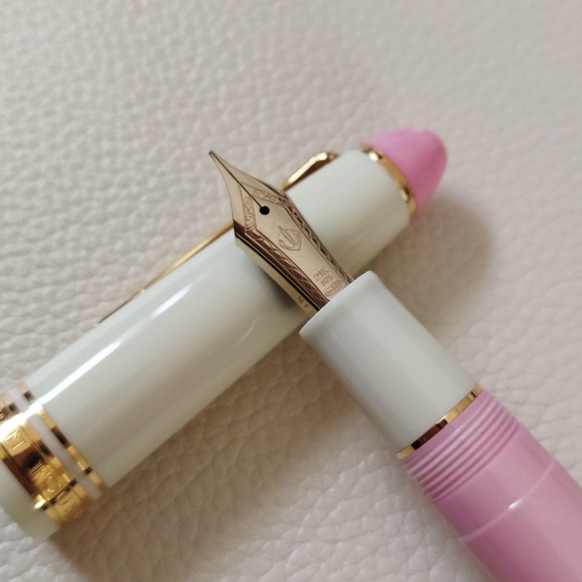 いちごミルク２号 セーラー万年筆 万年筆 中細字 プロフィット21 万年筆 セーラー万年筆 プロフィットJr. 万年筆(中細) 11-0222 – 記念品