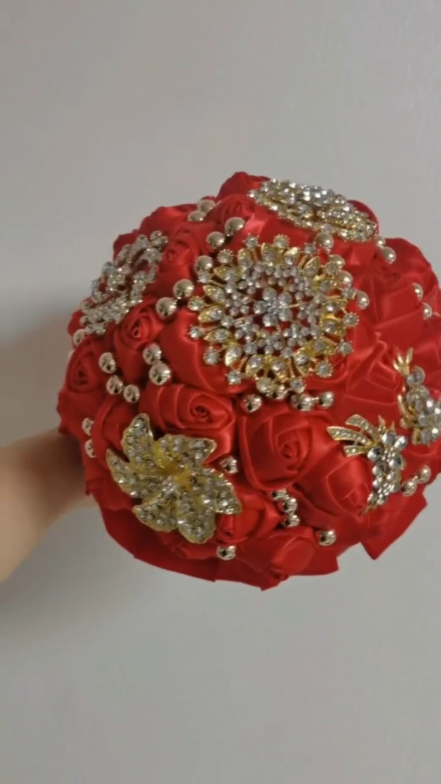 Amazon.com: Gkvszy Red Bridal Wedding Bouquet Luxury Gold Amazon.com: Gkvszy Red Bridal Wedding Bouquet Luxury Gold