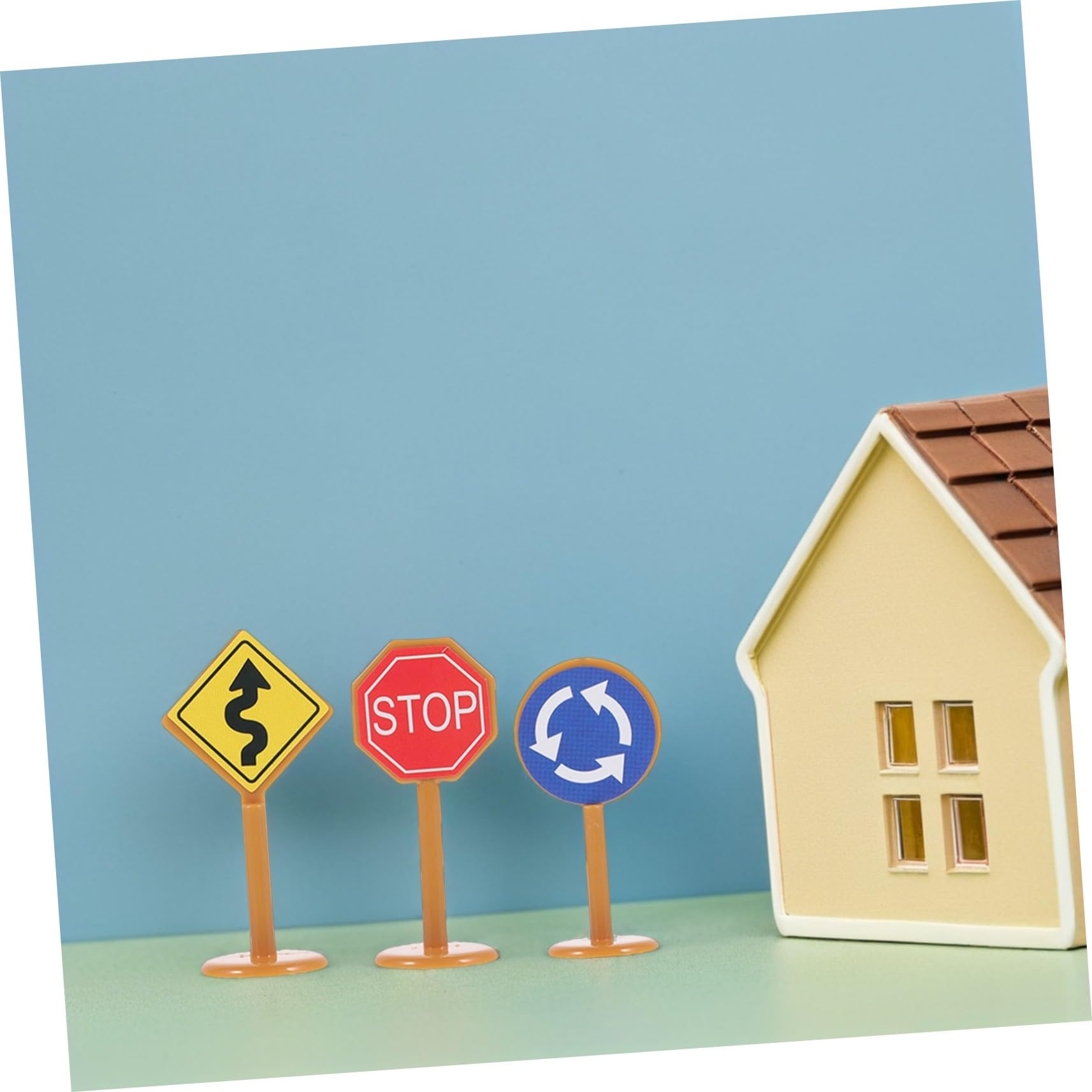 Segnali Stradali Gioco Educativo Bambini Set 45 Pezzi Plastica Resistente Miniatura per Apprendimento Sicurezza e creatività Gioco Interattivo Viaggio