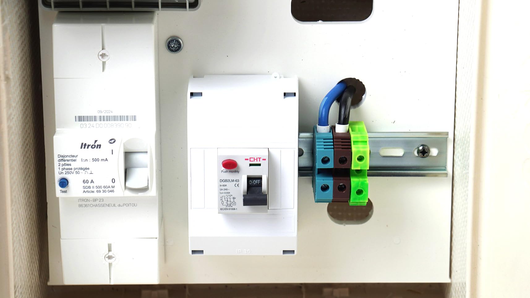 Carré Rouge - Coffret Compteur de Chantier 30/45/60A “Aérien”, Bornier IP2X, Pack Complet 15m Compatible Raccordement ENEDIS, Fabrication Française - 49x35x20cm