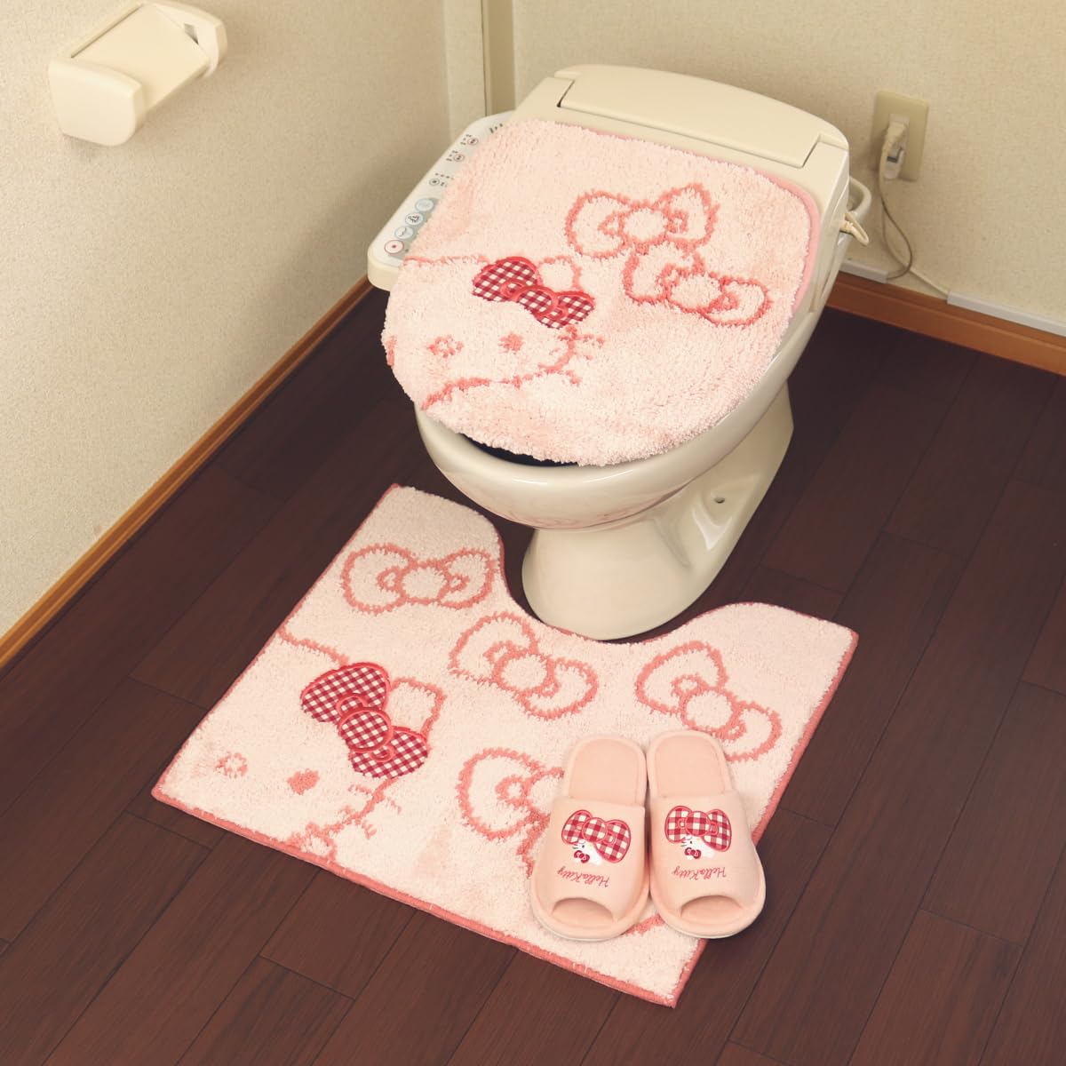 Amazon｜ハローキティ トイレマット 3点セット スリッパ サンリオ