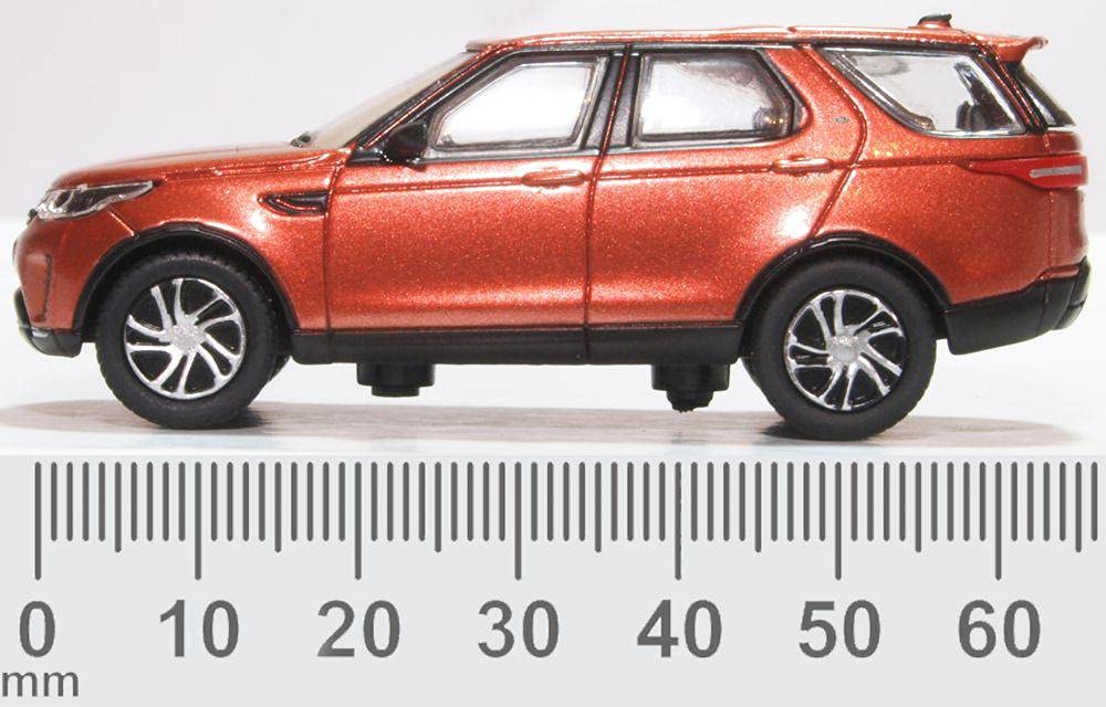 Oxford Diecast Land Rover Discovery 5 Modellauto – Maßstab 1:43, Namib Orange
