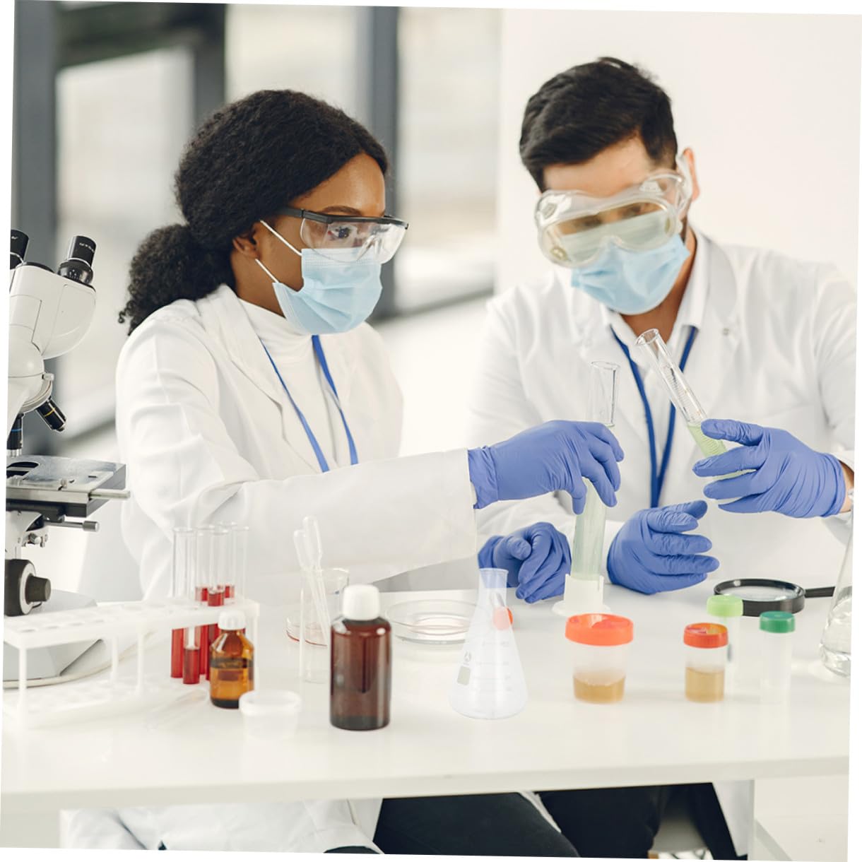 Hohopeti Conjunto de 4 Matraces de Laboratorio de Vidrio de Borosilicato Escala Clara y Diseño Cónico para Experimentos de Química Escolar
