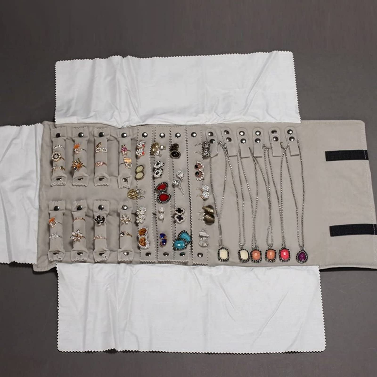 BIEE Bijoux Rouleau à bijoux Organisateur pour boucles d'oreilles, collier, bracelets, bagues.