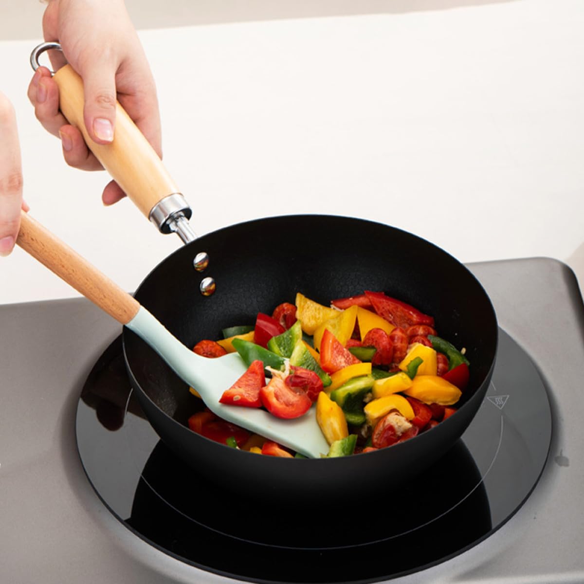 Amosfun Padella Wok Antiaderente in Acciaio Inox 22 Cm senza Coperchio con Manico Ergonomico in Legno, Mini Padella per Uova e Cottura Uniforme su Tutti i Fornelli, per Cucina Casalinga